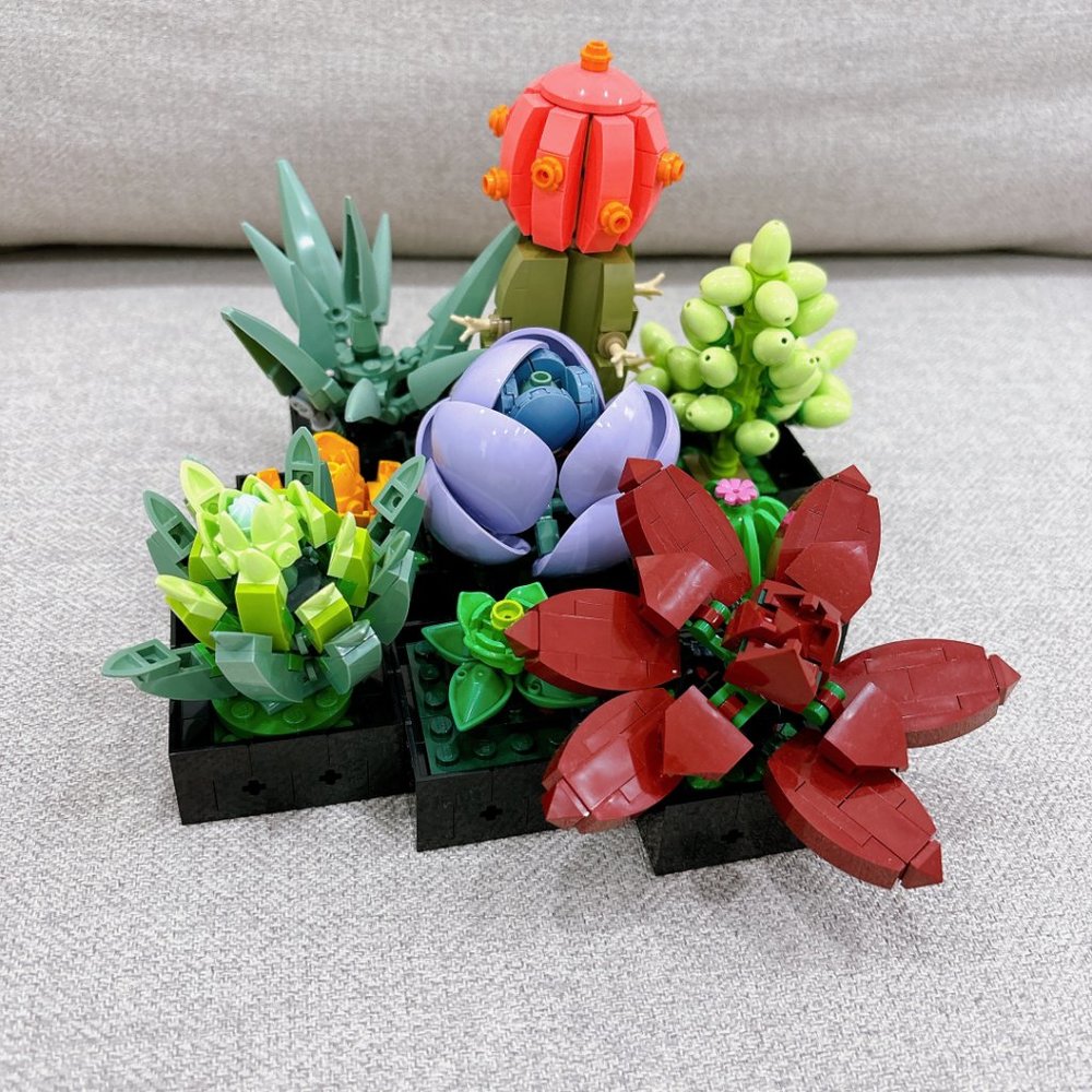 BRAND NEW COMPLETED LEGO PLANTS SET, WITH BOX